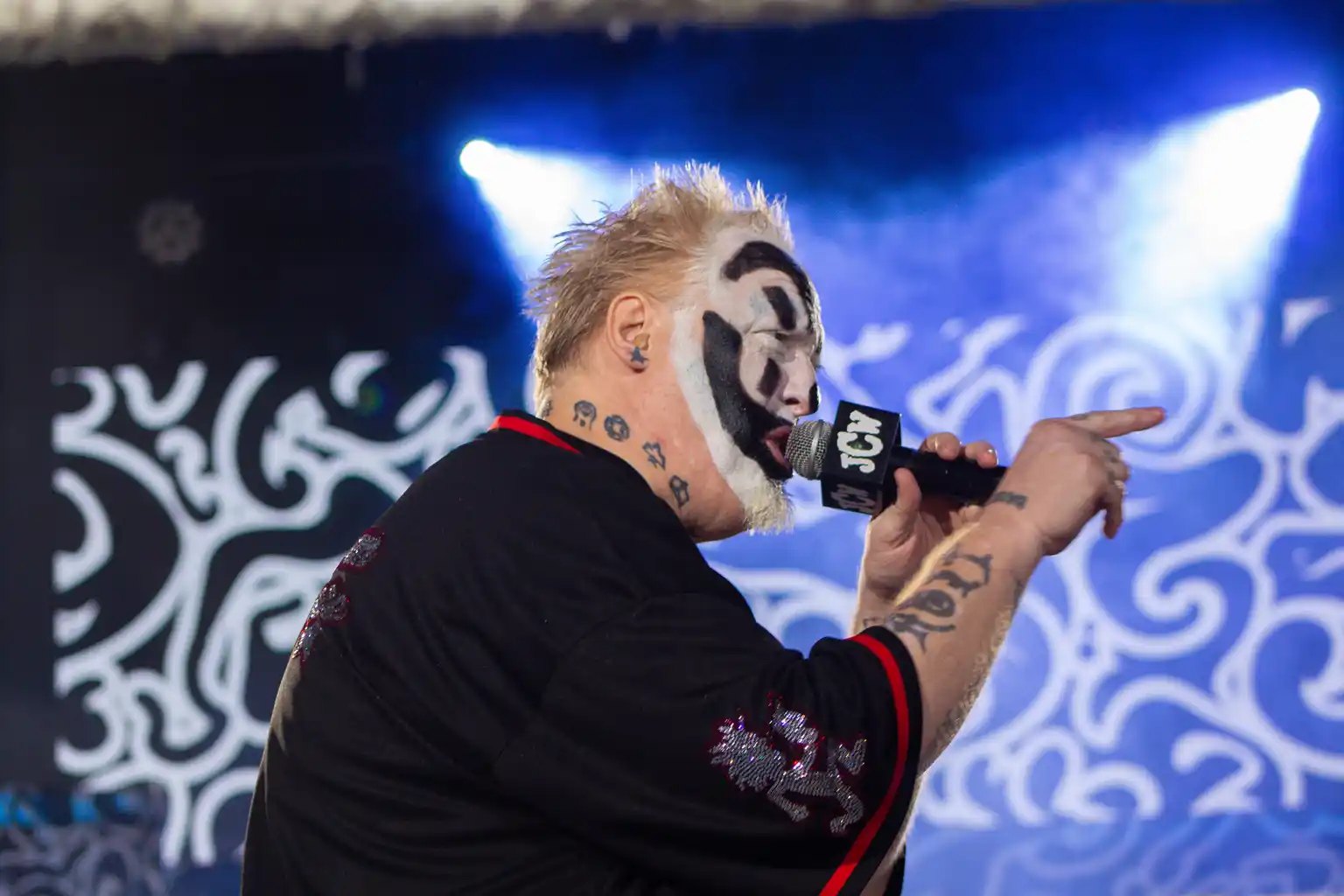 On the mic at JCW Lunacy Live, Diamondback Music Hall