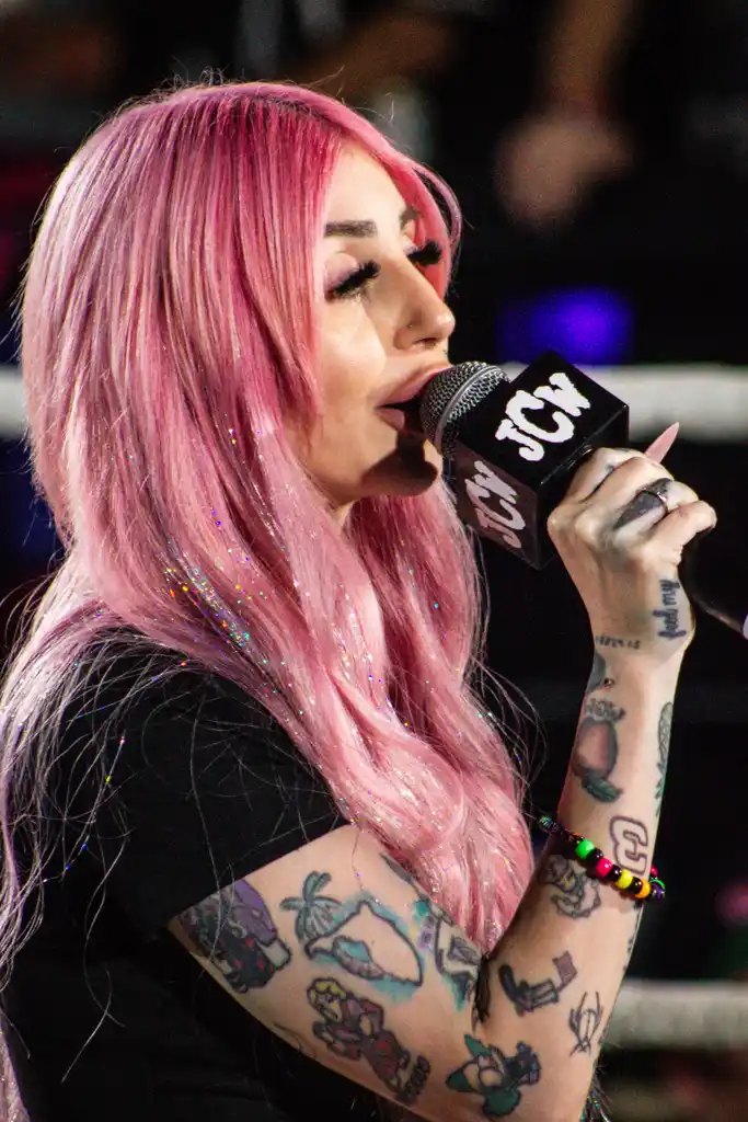 Ring announcer on the mic